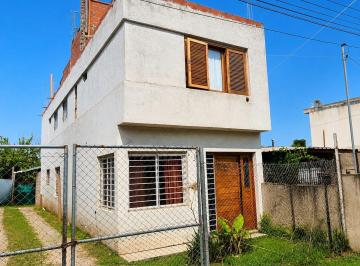 Casa · 135m² · 7 Ambientes · 1 Cochera · Venta Duplex Apto Credito C. Colorada La Calera