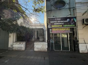 Casa · 271m² · 4 Ambientes · En Venta - Casa con Local Comercial - Av Belgrano