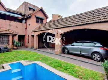Casa de 6 ambientes, San Isidro · Casa Duplex en Venta de 3 Dorm. en Barrio Malvinas Boulogne