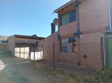 PH · 70m² · 3 Ambientes · 1 Cochera · Casa en Esquel con Patio y Quincho.