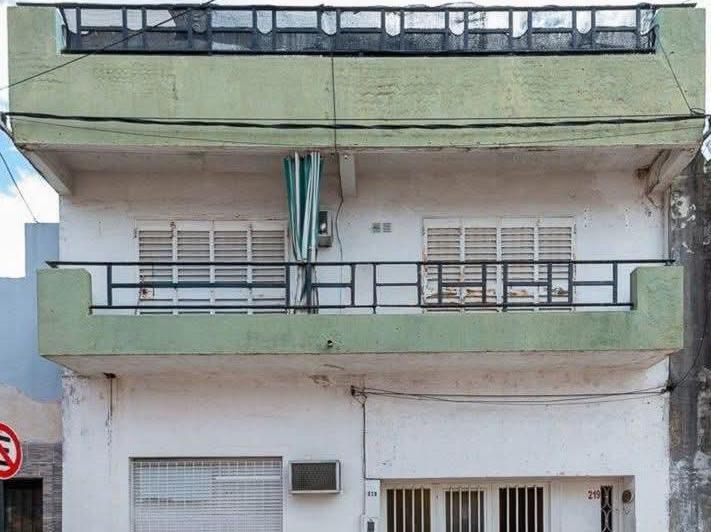 Casa · 212m² · 7 Ambientes · 2 Cocheras