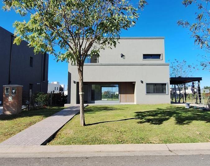 Casa · 169m² · 4 Ambientes · 1 Cochera