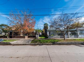 Casa · 160m² · 6 Ambientes · 1 Cochera · Casa a Reciclar con Gran Terreno en Argüello – Ideal Inversión