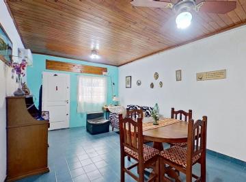 Casa · 94m² · 3 Ambientes · 2 Cocheras · Venta Casa 3 Ambientes Patio Cochera Berazategui