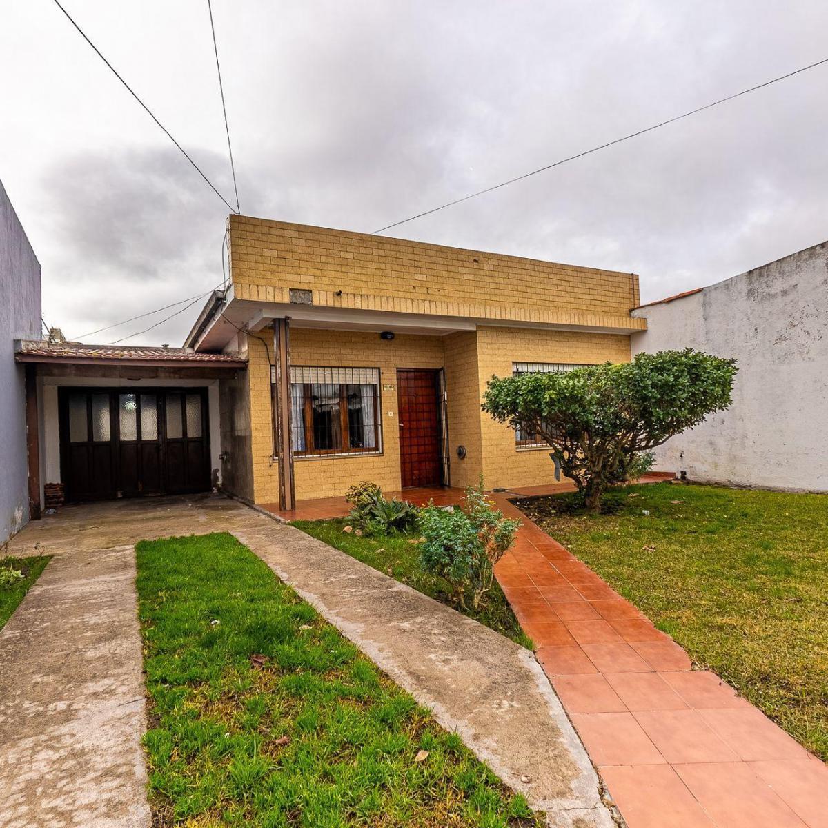 Casa 3 amb, 135m² con cochera y parque — San Martín