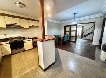 Casa · 141m² · 5 Ambientes · 1 Cochera · Venta - Casa 3 Dorm. con Patio y Cochera - Barrio Parque