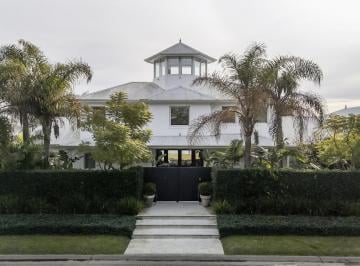 Casa · 520m² · 8 Ambientes · 3 Cocheras · Venta de Casa en Doble Lote Al Agua! - Santa Barbara