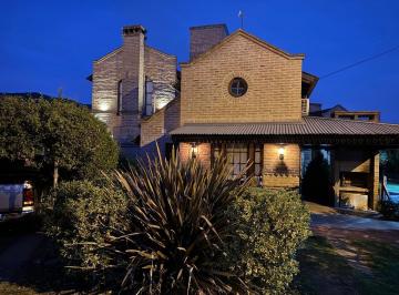 Casa · 310m² · 4 Dormitorios · 2 Cocheras · Casa en Venta - Asfalto - Gas Natural - Santa Rosa de Calamuchita
