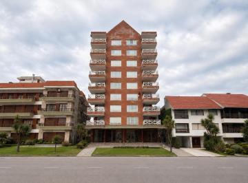 Departamento · 170m² · 4 Ambientes · 1 Cochera · Departamento en Excelente Ubicacion de Av Colon