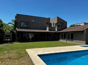Casa · 240m² · 6 Ambientes · Casa en Venta en El Barrio San Isidro Labrador, Villa Nueva, Tigre