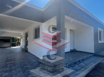 Casa · 141m² · 4 Ambientes · 1 Cochera · Casa en Venta con Pileta a Estrenar en Siquiman Sobre Ruta 38 Ref: 1698
