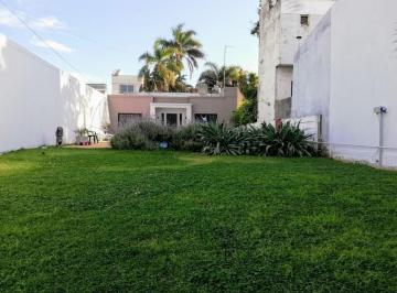 Casa · 95m² · 3 Ambientes · 3 Cocheras · Casa 3 Ambientes con Enorme Parque, Pileta, Patio Interno y Parrilla en Ituzaingó Norte