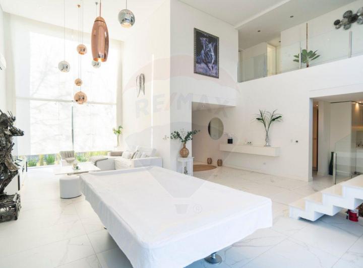 Casa · 344m² · 6 Ambientes · 2 Cocheras