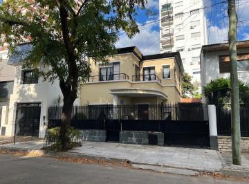 Casa · 220m² · 6 Ambientes · 2 Cocheras · Muy Linda Casa con 4 Dorm., Que Combina Estilo Clásico y Moderno, en La Mejor Zona de Olivos