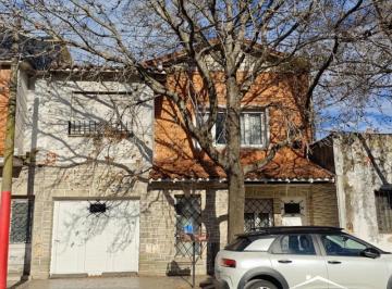 PH · 200m² · 6 Ambientes · 1 Cochera · PH en Macrocentro