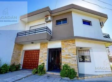 Casa · 300m² · 5 Ambientes · 1 Cochera · Venta | Casa 5 Ambientes en Ramos Mejia - Acepta