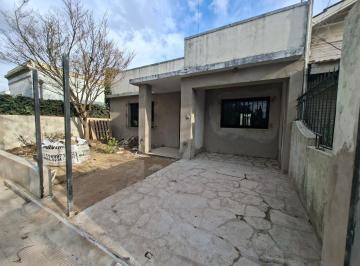Casa · 120m² · 5 Ambientes · 1 Cochera · Casa en Una Planta en Bella Vista