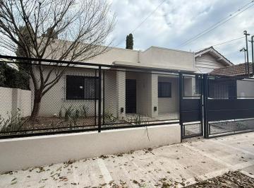 Casa · 120m² · 5 Ambientes · 1 Cochera · Casa en Una Planta en Bella Vista