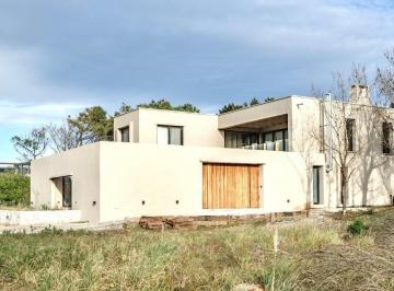 Casa · 400m² · 6 Ambientes · 1 Cochera · Casa Chalet en Alq. Temporario en Costa Esmeralda, Costa Atlántica, Buenos Aires