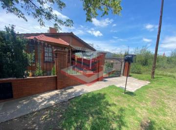 Casa · 98m² · 4 Ambientes · 1 Cochera · Casa en Venta en Santa Maria con Pileta Apto Credito Impecable a 200 m de Ruta 38