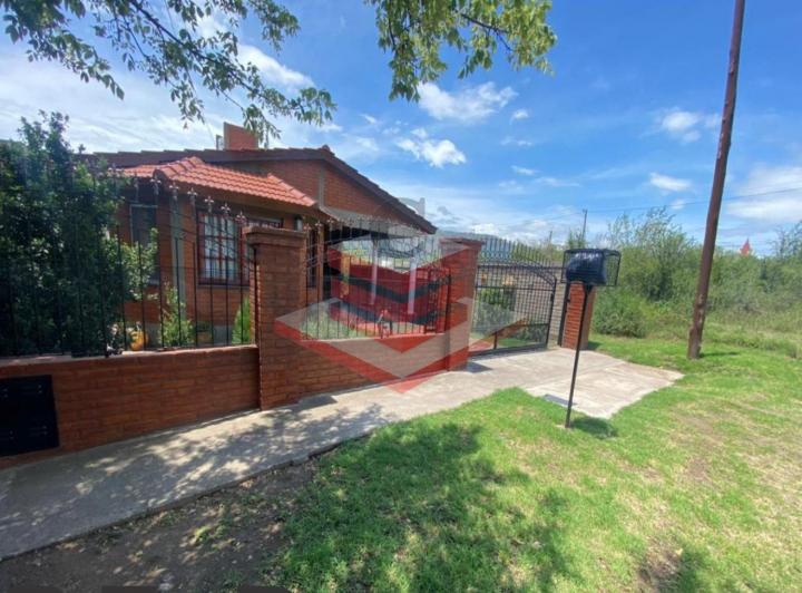 Casa · 98m² · 4 Ambientes · 1 Cochera