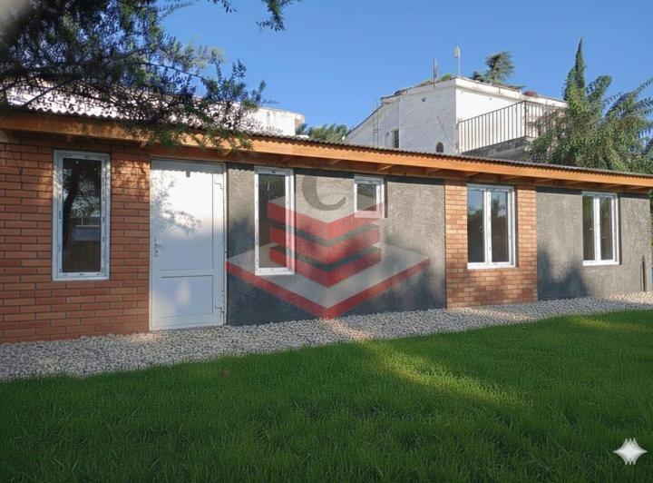 Casa · 48m² · 5 Ambientes · 1 Cochera