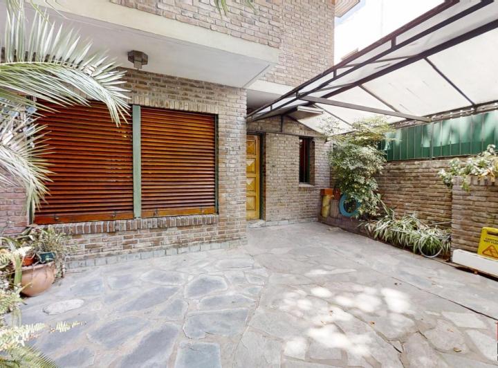 Casa · 130m² · 4 Ambientes · 2 Cocheras
