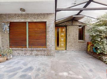 Local comercial · 130m² · 4 Ambientes · 2 Cocheras · Casa en Alquiler en Martínez 4 Ambientes Baño y Toilette Patio Quincho Cerrado y Cochera X 2