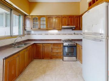 Oficina comercial · 130m² · 4 Ambientes · 2 Cocheras · Casa en Alquiler en Martínez 4 Ambientes Baño y Toilette Patio Quincho Cerrado y Cochera X 2