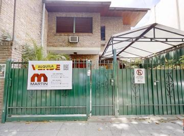 Oficina comercial · 130m² · 4 Ambientes · 2 Cocheras · Casa en Alquiler en Martínez 4 Ambientes Baño y Toilette Patio Quincho Cerrado y Cochera X 2