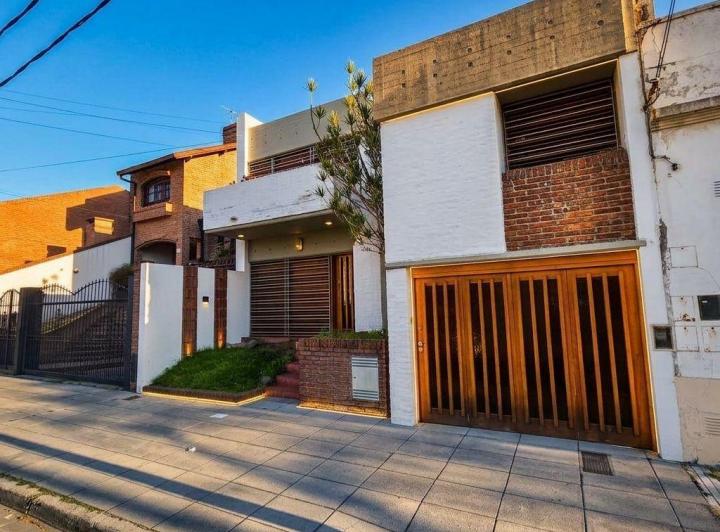 Casa · 200m² · 4 Ambientes · 1 Cochera