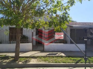 Casa · 244m² · 5 Ambientes · 1 Cochera · Impecable Casa en Barrio Ituzaingo Anexo Sobre Calle Asfaltada Ref.:1898