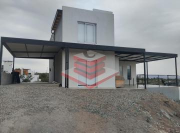 Casa · 122m² · 8 Ambientes · 1 Cochera · En Venta Casa con Pileta y Vista a Las Sierras en Estancia Vieja a 3 Cuadras del Rio Ref: 1936