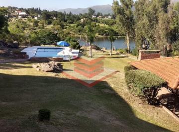 Casa · 220m² · 4 Ambientes · 1 Cochera · En Venta Casa en Siquiman con Acceso Al Lago y Vista Las Sierras Ref: 820