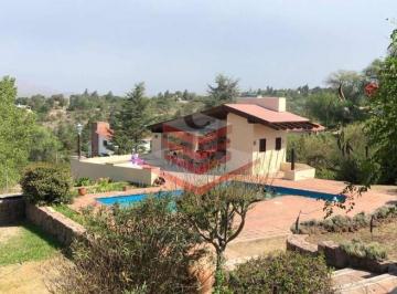 Casa · 300m² · 4 Dormitorios · 2 Cocheras · Casa Quinta en Venta Villa Parque Siquiman Vista Lago y Sierras