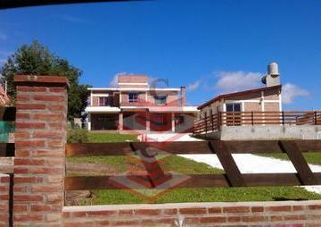 Casa · 278m² · 8 Ambientes · 2 Cocheras · Casa en Venta en Bialet Masse Pileta Vista a Las Sierras Apto 4 Cabañas