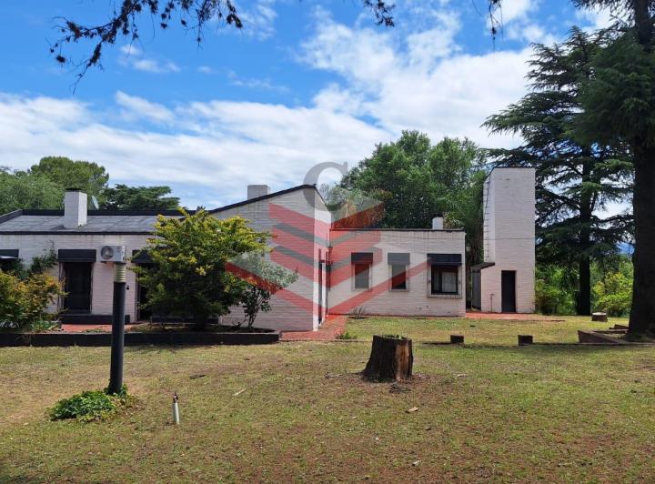 Casa · 312m² · 10 Ambientes · 1 Cochera