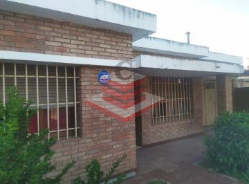Casa · 253m² · 5 Ambientes · 1 Cochera · Casa en Venta Barrio San Lorenzo 2 Dorm. Apta Credito