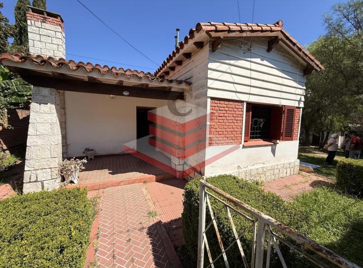 Casa · 87m² · 6 Ambientes · 2 Cocheras