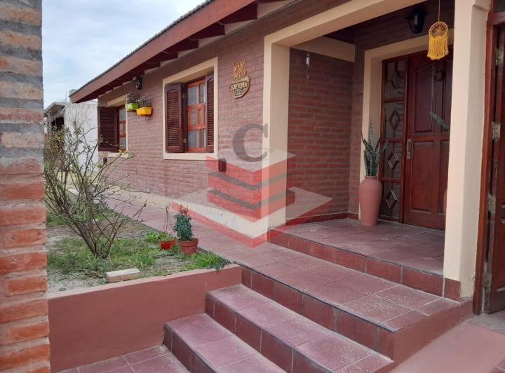 Casa · 215m² · 3 Dormitorios · 1 Cochera