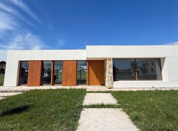 Casa · 182m² · 4 Ambientes · Casa - Arenas Chico