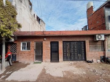 Casa · 260m² · 4 Ambientes · 1 Cochera · Venta Casa, Apta Para Dos Familias, Barrio Vicente Lopez, Villa Celina.