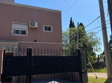 Casa · 103m² · 4 Ambientes · 1 Cochera · Duplex 4 Amb con Suite, Pileta y Parrilla – Barrio Montecarlo (A 2 Cdras. de Paseo Pilar)