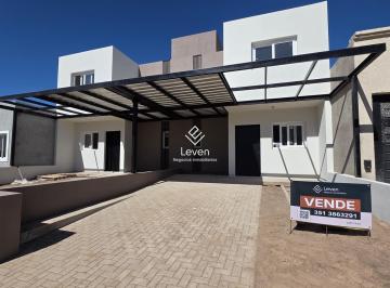 Casa · 138m² · 4 Ambientes · 2 Cocheras · Venta Duplex 3 Dorm. Docta Av