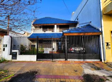 Casa · 157m² · 5 Ambientes · 1 Cochera · Casa en Valentin Alsina