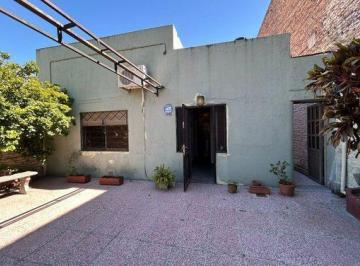 Casa · 133m² · 4 Ambientes · 1 Cochera · Venta Casa Al Frente con Departamento Interno