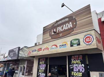 Local comercial · 360m² · 4 Ambientes · Local Comercial en La Feria de Guaymallen (Sarmiento)