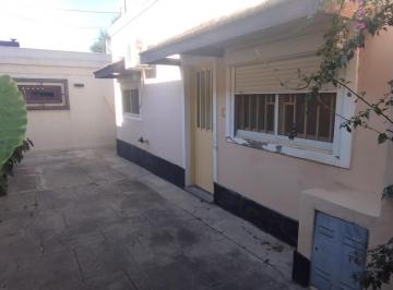 Casa de 5 ambientes, Córdoba · Casa en Venta, con Ingreso por Pasillo, Siendo La Primera Unidad de 5