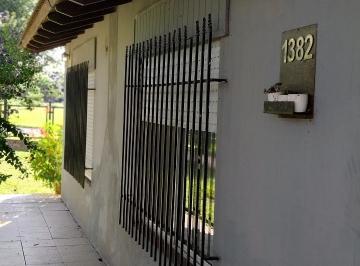 Casa de 2 ambientes, Pueblo Esther · Casa Familiar con Salon Comercial