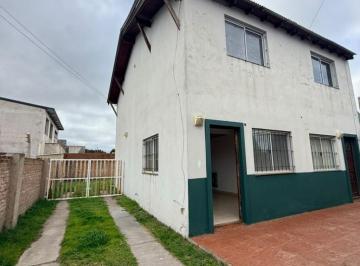 Casa · 80m² · 3 Ambientes · 1 Cochera · Excelente Oportunidad! Complejo de 4 PH en Zona Muelle: Renta y Versatilidad Absoluta